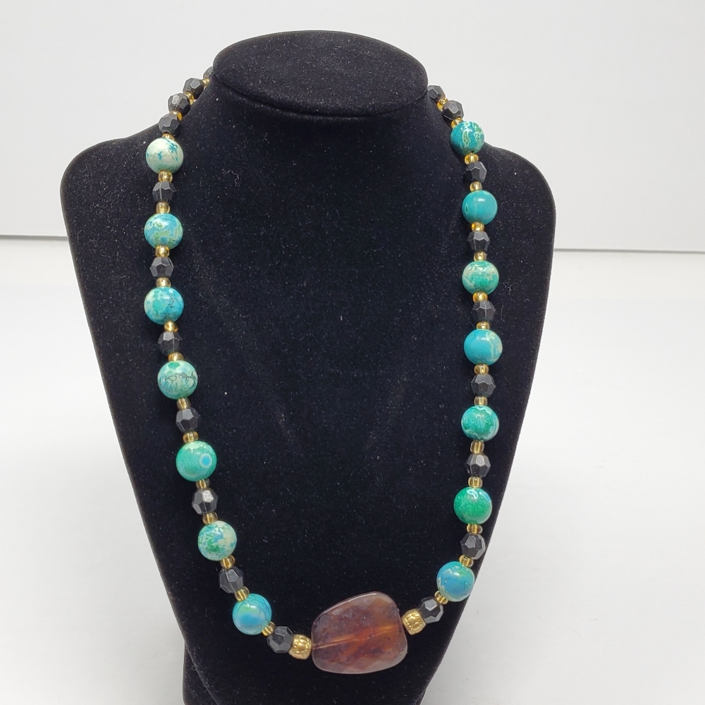 Vintage 90s Green and black plastic beaded necklace No brand